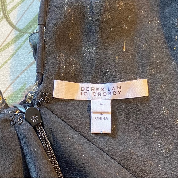 NWOT - DEREK LAM 10 Crosby Metallic Ruffle V-Neck Top - Size 4 - Picture 10 of 10